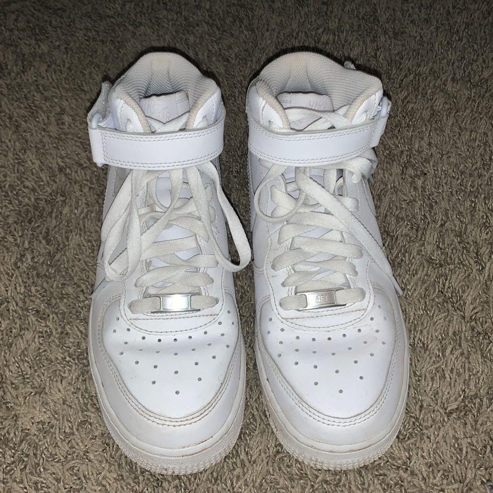 High top Air Force 1’s
